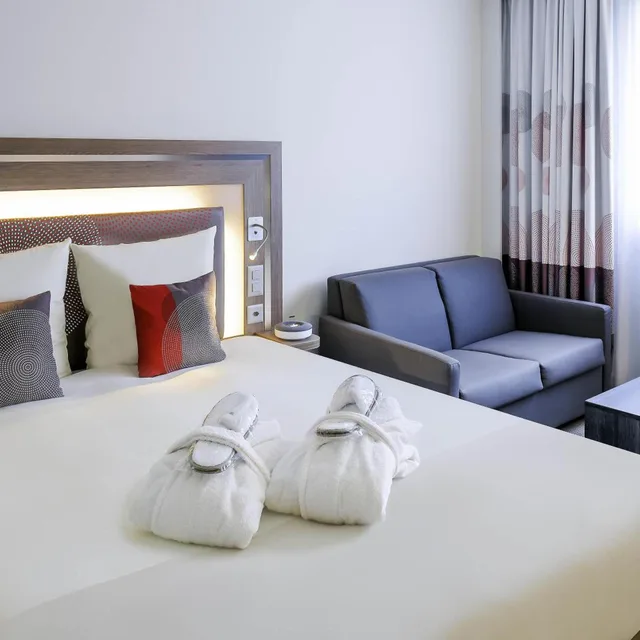 غرفة تنفيذية بسرير كينج مع أريكة، Novotel Lugano Paradiso 1/10