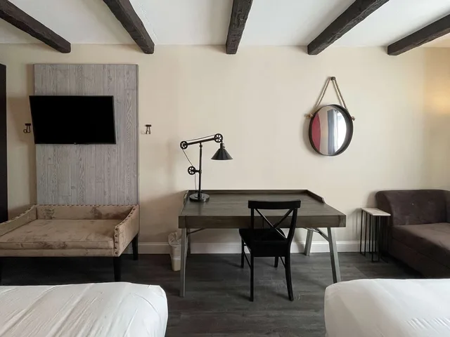 Upgrade, 2 Queen Beds، The Century House Ascend Hotel Collection 10/10