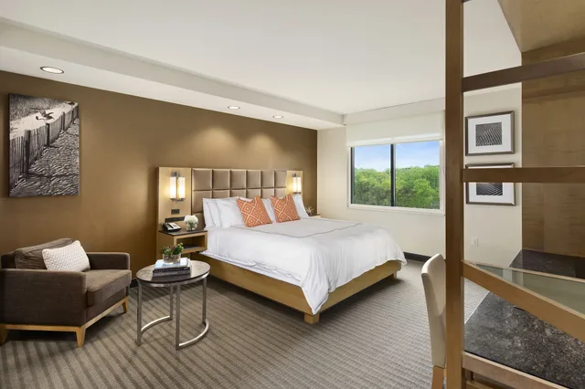 غرفة قياسية بسرير كينج، The Hotel at Arundel Preserve 4/8