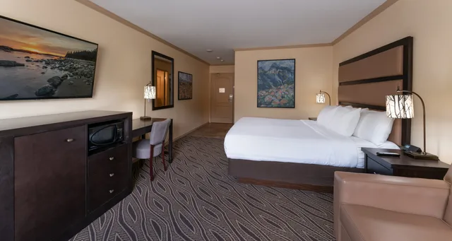 غرفة بسرير كينج، Prestige Inn Golden 1/2
