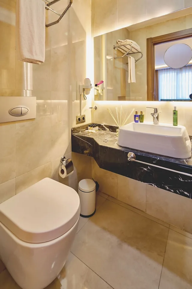 غرفة قياسية بسرير كوين، Atro Hotel 7/9