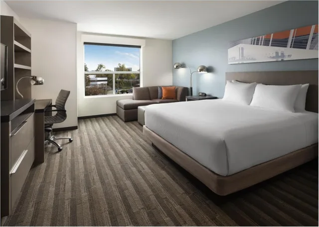 جناح بسرير كينج بغرفة نوم واحدة مع أريكة بمطبخ لذوي الإعاقة، Hyatt House San Jose Airport 1/5