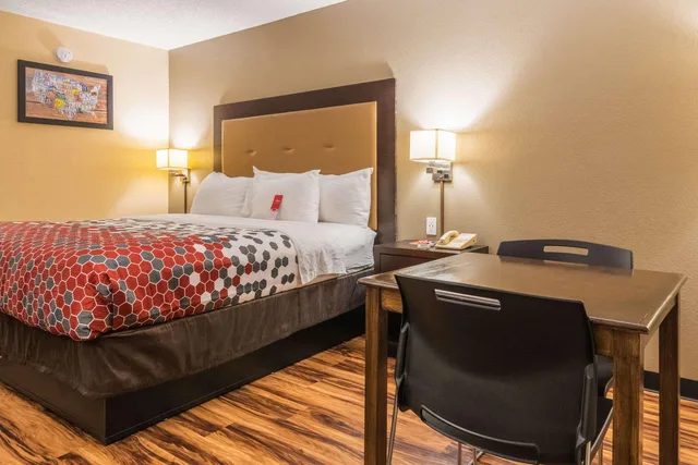 غرفة بسرير كينج لذوي الإعاقة، Econo Lodge Hillsboro I-35 3/6