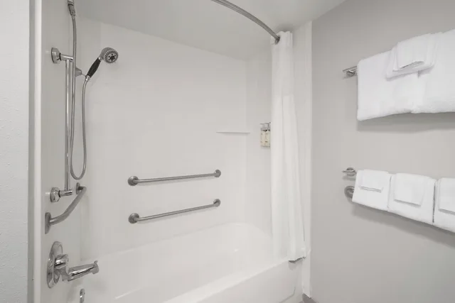 Standard, 2 Double Beds, Accessible, Holiday Inn Express Greenville 8/10