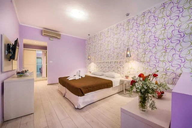 بنغل سوبيريور بسريرين منفصلين مع أريكة، Filerimos Village Hotel 2/4