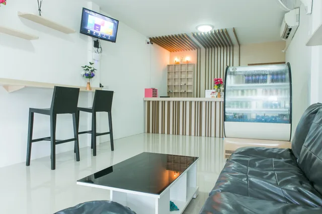 غرفة بسريرين منفصلين بحمام خاص، Cheaper Room 1/2