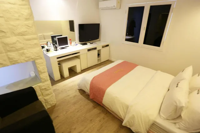 غرفة بسرير مزدوج، Q Hotel 1/10
