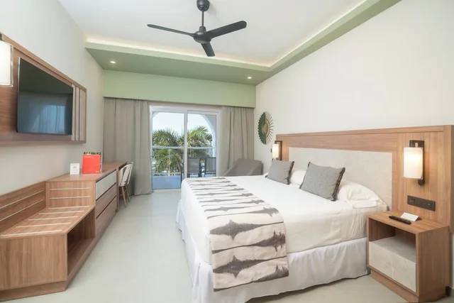 Room, 2 Double Beds, RIU Flamingos - All Inclusive 2/9