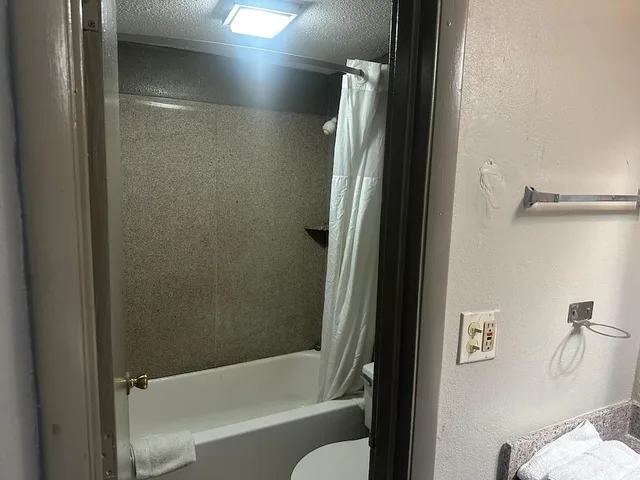 غرفة ديلوكس بسرير كينج لغير المدخنين، La Casa Inn Albany Near Tifton US 82 7/7