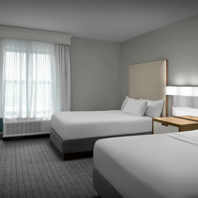 جناح كبير بسريرين مزدوجين مع أريكة، Courtyard Virginia Beach Oceanfront South 1/2