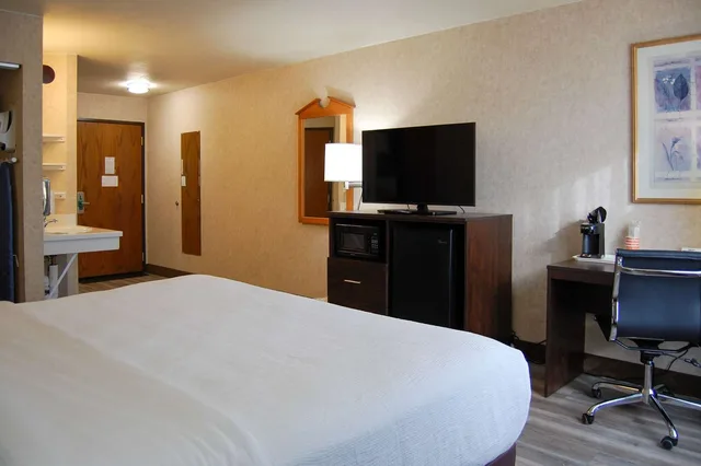 غرفة بسرير كينج لذوي الإعاقة، Quality Inn Homestead Park 4/6