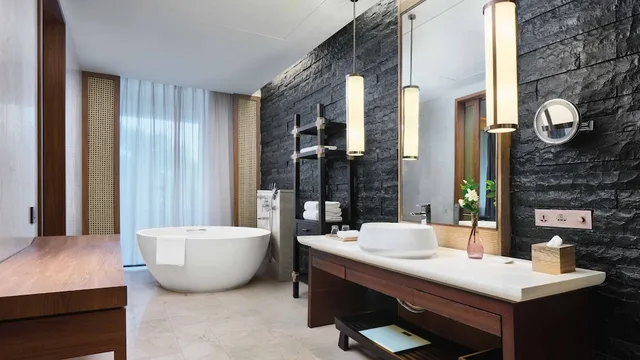 غرفة قياسية بسرير كينج بإطلالة على البحر للمدخنين، Crowne Plaza Hailing Island 6/6