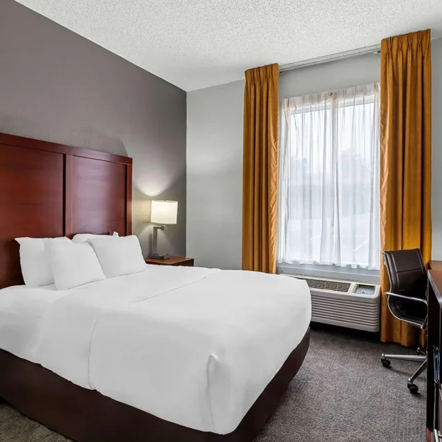 غرفة بسرير كوين مع أريكة، Comfort Inn Staunton 1/4