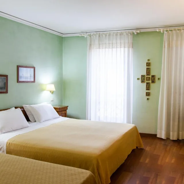 غرفة كلاسيكية بسرير مزدوج أو سريرين منفصلين، Diana Suites 9/10