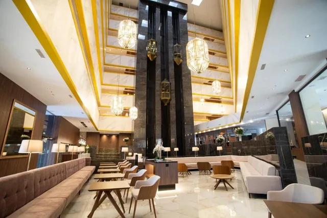 غرفة مفردة، Granada Center 3/3