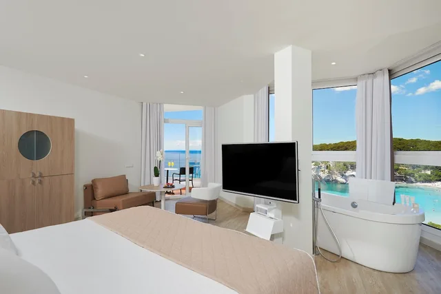 The Level, Family Suite, Queen Bed، Melia Cala Galdana 4/9