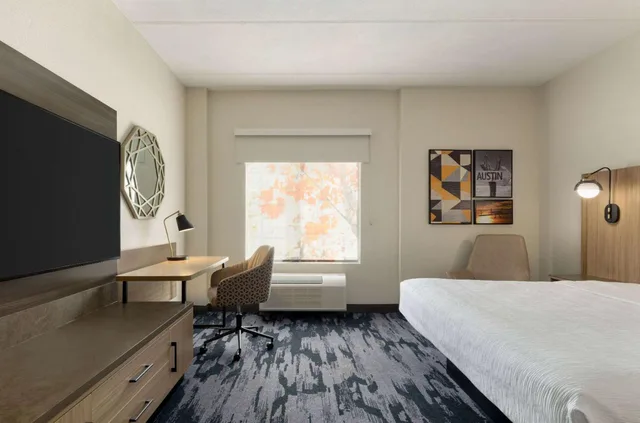 غرفة بسرير كينج بحوض استحمام لذوي الإعاقة، Fairfield by Marriott Inn & Suites Austin West 5/10