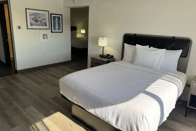 Efficiency, Suite, King Bed، La Quinta Inn & Suites Washington DC-Capital/NoMA 3/10