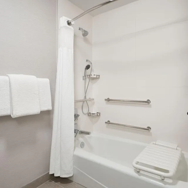 Room, 2 Double Beds, Bathtub, Accessible, Courtyard by Marriott Kansas City Overland Park/Metcalf, South of College Boulevard 7/7
