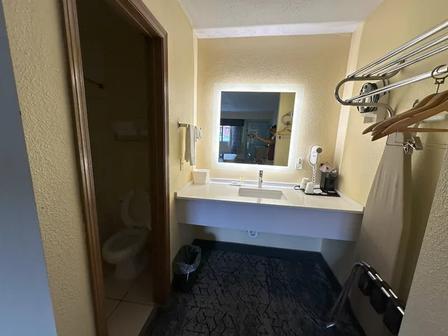 غرفة بسرير كوين، Days Inn by Wyndham Renfro Valley Mount Vernon 10/10