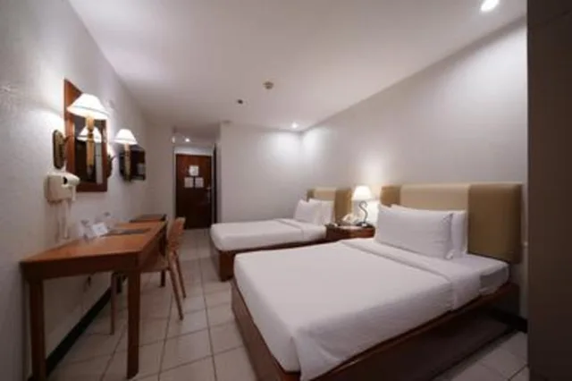 غرفة قياسية بسريرين منفصلين، LAS PALMAS HOTEL DE MANILA 2/8
