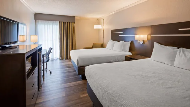 غرفة بسريرين كوين، Best Western Plus Morristown Conference Center 2/4