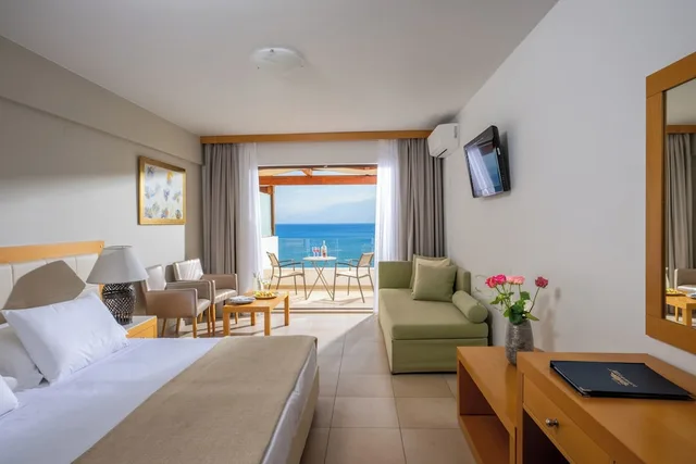 Deluxe, Double Bed, Sea Front, Sofa، Miramare Resort & Spa 1/2
