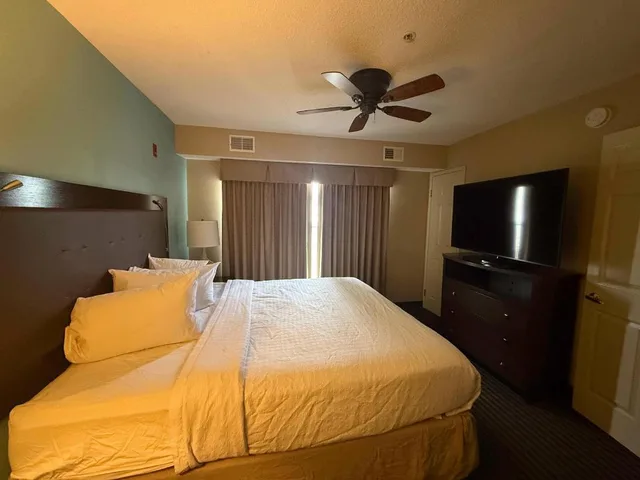 Efficiency, Suite, King Bed, Accessible، MainStay Suites Grand Rapids, MI 1/1