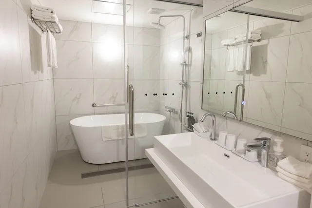 Superior, Twin Beds, 2 Trundle Beds، Rose Garden Hotel Shinjuku 3/3