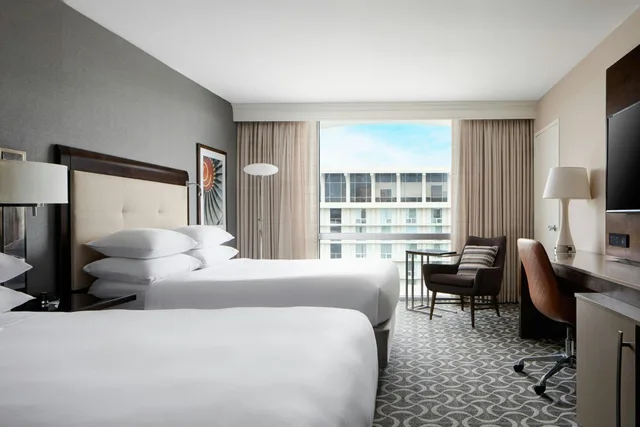 Guest Room, Executive, 2 Double Beds, East Tower، Marriott St. Louis Airport 4/10
