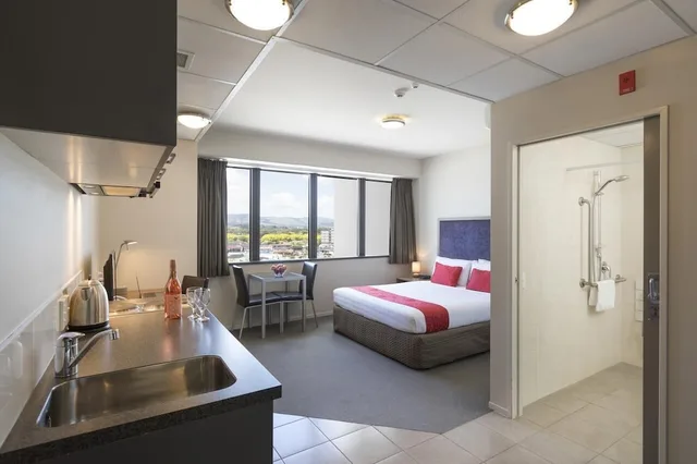 استوديو بسرير كوين لذوي الإعاقة، Quality Suites Central Square 3/4