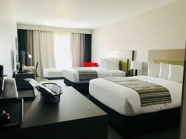 جناح بسريرين كوين بغرفة نوم واحدة مع أريكة، Country Inn & Suites By Radisson, Page, Az 1/6