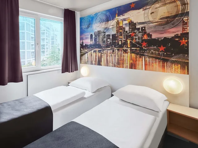 غرفة بسريرين منفصلين، B&B Hotel Frankfurt City-Ost 3/5
