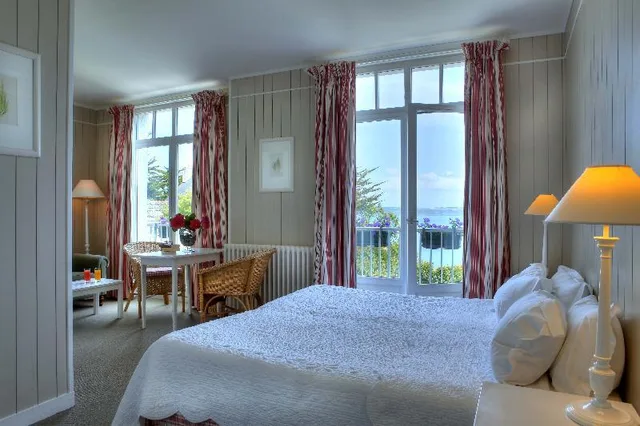 غرفة سوبيريور بإطلالة على البحر بشرفة، Grand Hotel Des Bains the Originals Relais 1/1