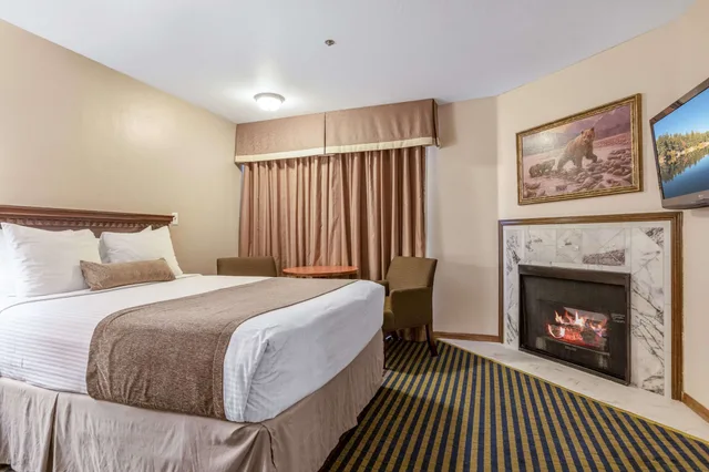 غرفة قياسية بسريرين كوين، Chateau Big Bear Boutique Hotel, BW Signature Collection 1/6