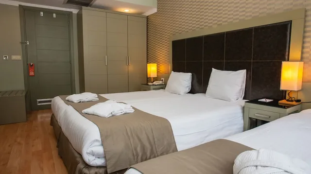 غرفة ثلاثية، Hotellino 2/9