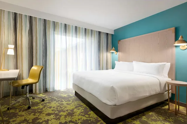 استوديو بسرير كينج، Embassy Suites By Hilton Boulder 1/2