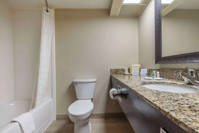 غرفة قياسية بسريرين كوين، Comfort Inn Marion NC 5/6