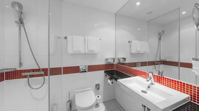 غرفة قياسية بسرير فردي بإطلالة على الفناء، Holiday Inn Munich Leuchtenbergring, an IHG Hotel 6/9
