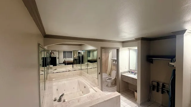 جناح بسرير كينج بحوض جاكوزي، Luxury Inn & Suites Liberty 8/9