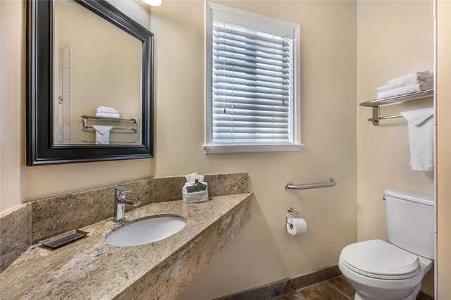 غرفة بسرير كوين بمطبخ، Best Western Plus Santa Barbara 5/7