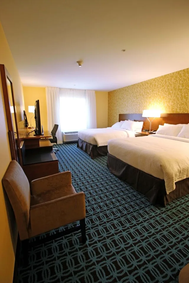 غرفة بسرير كوين، Fairfield Inn Suites London 4/10