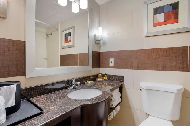 غرفة بسرير كينج، Best Western Plus Poconos Hotel 6/6