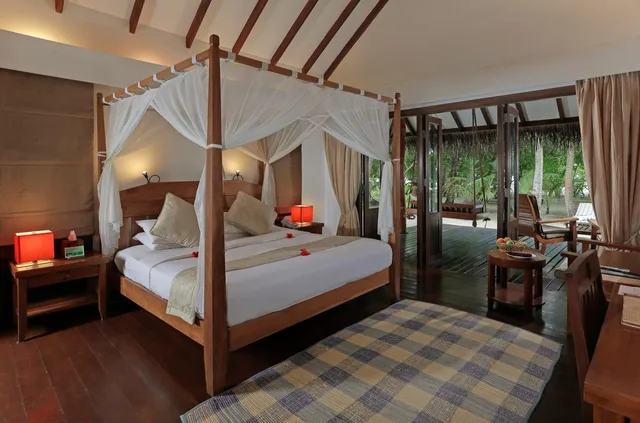 BEACH VILLA- Discounted Transfer، Medhufushi Island Resort 6/8