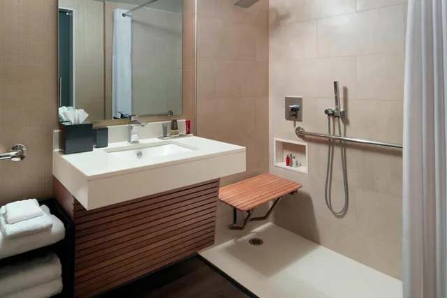 Room, 2 Double Beds, Concierge Level، Charlotte Marriott City Center 8/9
