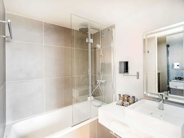 غرفة قياسية بسرير مزدوج مع أريكة، Novotel Leicester 6/7