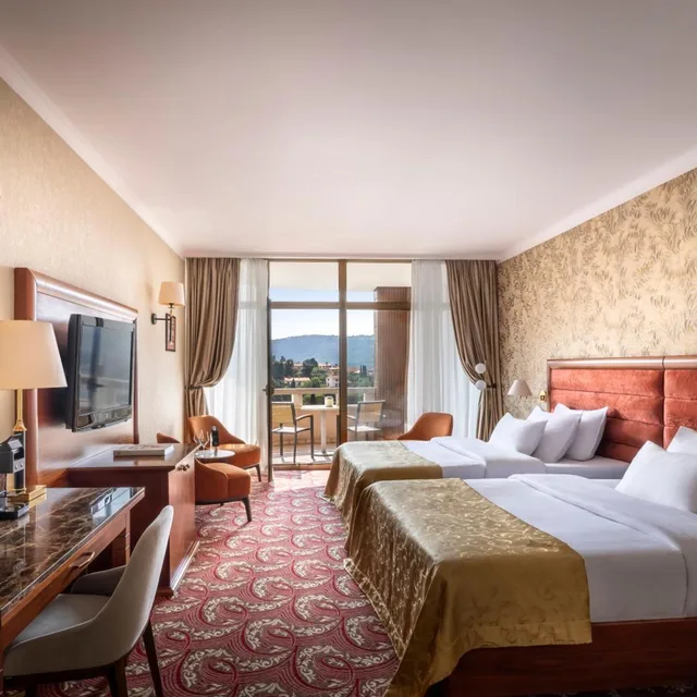 غرفة ديلوكس مزدوجة بإطلالة على المتنزه بشرفة، Remisens Hotel Metropol 1/6