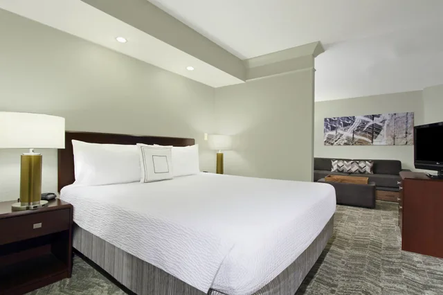 جناح بسرير كينج مع أريكة، Springhill Suites Phoenix Glendale Sports And Entertainment District 3/8