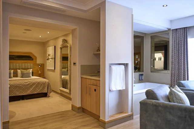 Executive, Suite, The Fairlawns Hotel And Spa 3/4