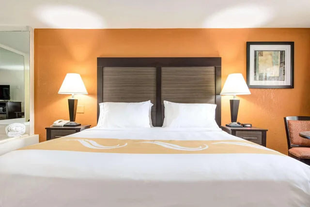 Upgrade, King Bed، Quality Inn Creekside - Downtown Gatlinburg 5/6